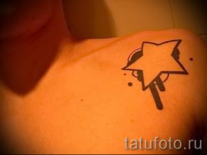 einfache Tätowierung auf der Schulter - ein Foto des fertigen Tätowierung 02092016 1015 tatufoto.ru