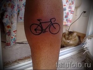 einfache Tätowierung auf seinem Kalb - ein Foto des fertigen Tätowierung 02092016 1018 tatufoto.ru