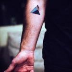 einfache Tätowierung auf seinem Unterarm - ein Foto des fertigen Tätowierung 02092016 1019 tatufoto.ru