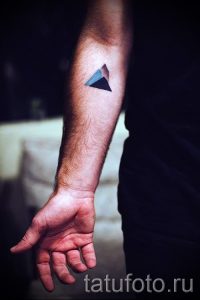 einfache Tätowierung auf seinem Unterarm - ein Foto des fertigen Tätowierung 02092016 1019 tatufoto.ru