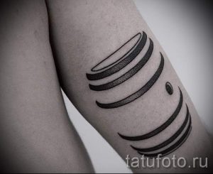 einfache Tätowierung schwarz und weiß - Foto des fertigen Tätowierung 02092016 1021 tatufoto.ru