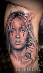 fille de tatouage avec une arme à feu - une photo du tatouage fini 01092016 1001 tatufoto.ru