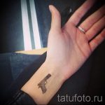 gun tatouage sur son poignet - une photo du tatouage fini 01092016 1004 tatufoto.ru