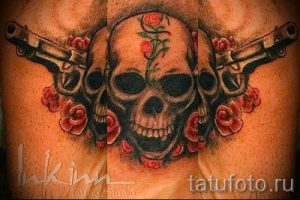 pistolet de tatouage avec des roses - une photo du tatouage fini 01092016 1015 tatufoto.ru