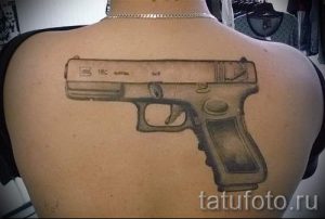 pistolet de tatouage pour les filles - une photo du tatouage fini 01092016 2017 tatufoto.ru