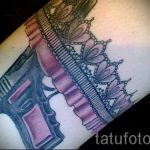 pistolet de tatouage sur la cuisse - une photo du tatouage fini 01092016 1018 tatufoto.ru