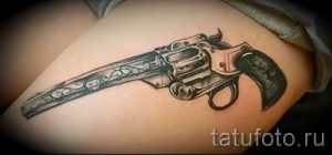 pistolet de tatouage sur la hanche - une photo du tatouage fini 01092016 1019 tatufoto.ru