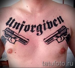 pistols tattoo on his chest - a photo of the finished tattoo 01092016 1026 tatufoto.ru