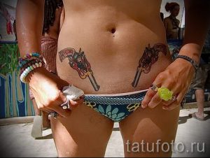 pistols tattoo on his stomach - a photo of the finished tattoo 01092016 1028 tatufoto.ru