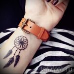 simple tattoo on her wrist - a photo of the finished tattoo 02092016 1080 tatufoto.ru