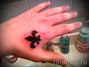simple tattoo on the hand - a photo of the finished tattoo 02092016 1086 tatufoto.ru