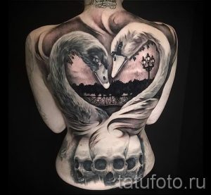 tatouage-deux-cygnes-photo-un-exemple-du-tatouage-fini-1020-tatufoto-ru