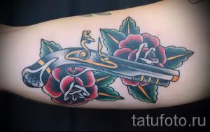 tattoo gun with roses - a photo of the finished tattoo 01092016 1048 tatufoto.ru