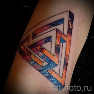 tattoo space triangle - photos of the finished tattoo 1030 tatufoto.ru