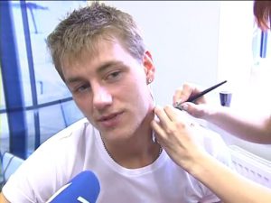 Новая тату Алексея Воробьева с текстом молитвы на латыни фото 5