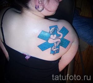 Тату Кадуцей фото - символы приносящие удачу тату 2175 tatufoto.ru