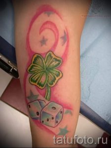 Тату Четырехлистный клевер фото - знак удачи тату для девушек 5389 tatufoto.ru
