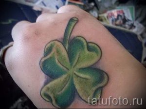 Тату Четырехлистный клевер фото - тату талисманы на удачу 8464 tatufoto.ru