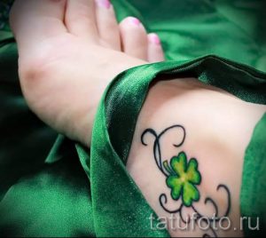 Тату Четырехлистный клевер фото - фото тату которые приносят удачу 1481 tatufoto.ru