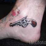 маленький пистолет тату - фото готовой татуировки 01092016 6068 tatufoto.ru