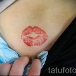 primer-tatuirovki-poceluj-ili-guby-foto-006-tatufoto-ru