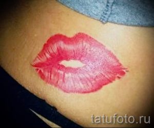 primer-tatuirovki-poceluj-ili-guby-foto-007-tatufoto-ru