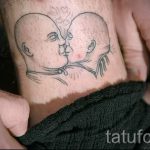 primer-tatuirovki-poceluj-ili-guby-foto-012-tatufoto-ru