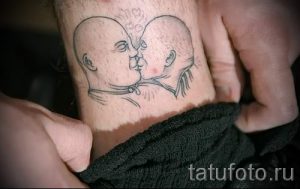primer-tatuirovki-poceluj-ili-guby-foto-012-tatufoto-ru