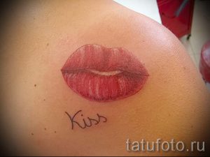 primer-tatuirovki-poceluj-ili-guby-foto-016-tatufoto-ru