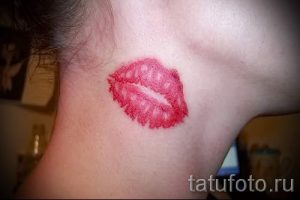 primer-tatuirovki-poceluj-ili-guby-foto-017-tatufoto-ru