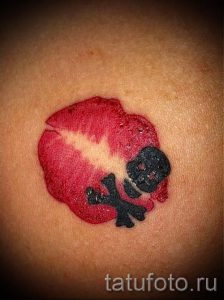 primer-tatuirovki-poceluj-ili-guby-foto-018-tatufoto-ru