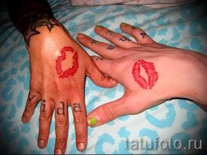 primer-tatuirovki-poceluj-ili-guby-foto-026-tatufoto-ru