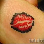 primer-tatuirovki-poceluj-ili-guby-foto-032-tatufoto-ru