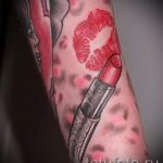 primer-tatuirovki-poceluj-ili-guby-foto-035-tatufoto-ru