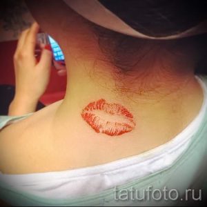primer-tatuirovki-poceluj-ili-guby-foto-036-tatufoto-ru