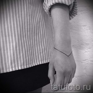 простые тату из линий - фото готовой татуировки 02092016 7239 tatufoto.ru
