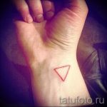 простые тату на запястье - фото готовой татуировки 02092016 3250 tatufoto.ru