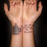 простые тату на запястье - фото готовой татуировки 02092016 4251 tatufoto.ru