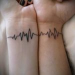 простые тату на запястье - фото готовой татуировки 02092016 6253 tatufoto.ru
