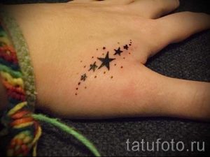 простые тату на кисти - фото готовой татуировки 02092016 1262 tatufoto.ru