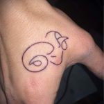 простые тату на кисти - фото готовой татуировки 02092016 4265 tatufoto.ru