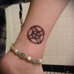 простые тату на ноге - фото готовой татуировки 02092016 7274 tatufoto.ru