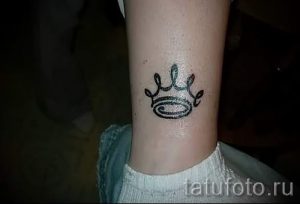 простые тату на ноге - фото готовой татуировки 02092016 9276 tatufoto.ru