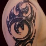 простые тату на плечо - фото готовой татуировки 02092016 2282 tatufoto.ru