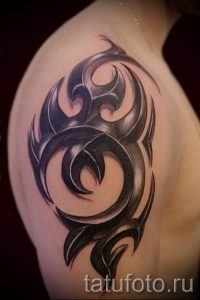 простые тату на плечо - фото готовой татуировки 02092016 2282 tatufoto.ru