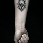 простые тату на предплечье - фото готовой татуировки 02092016 8294 tatufoto.ru