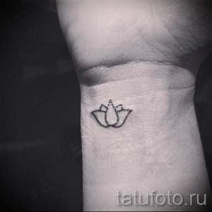 простые тату цветы - фото готовой татуировки 02092016 12353 tatufoto.ru