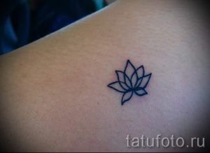 простые тату цветы - фото готовой татуировки 02092016 2344 tatufoto.ru