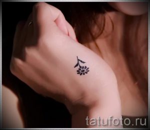 простые тату цветы - фото готовой татуировки 02092016 9351 tatufoto.ru