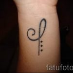 простые татуировки для девушек - фото готовой татуировки 02092016 10376 tatufoto.ru